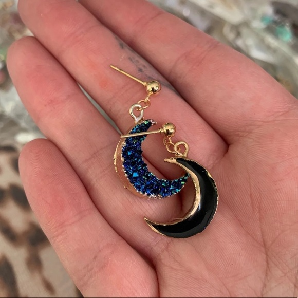 🌙 Crescent BOHO Moon Rhinestone Earrings 🌙 - Picture 4 of 4